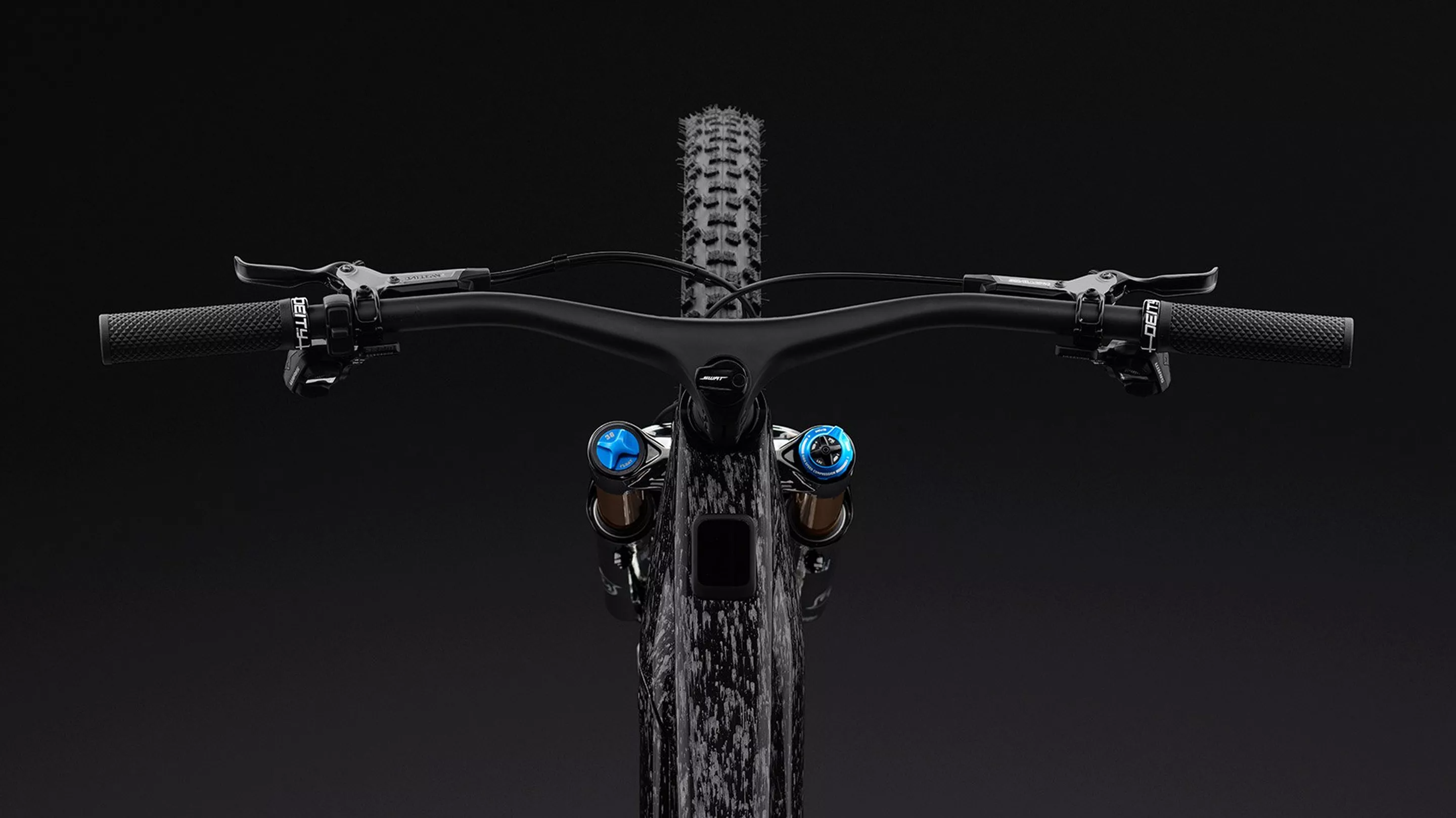 LEVO-R_SW_COCKPIT_DETAIL_LC1